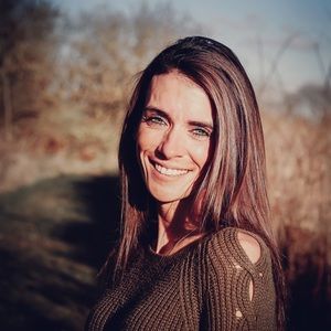 Meet your Posher, Cassandra